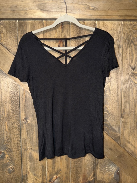 SO Tops - SO Black Short Sleeve‎ V-Neck Tee with Crisscross
